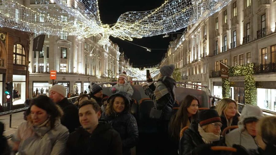 London: Christmas Lights Bus Tour With Live Guide - Timing and traffic: what to expect when London slows down