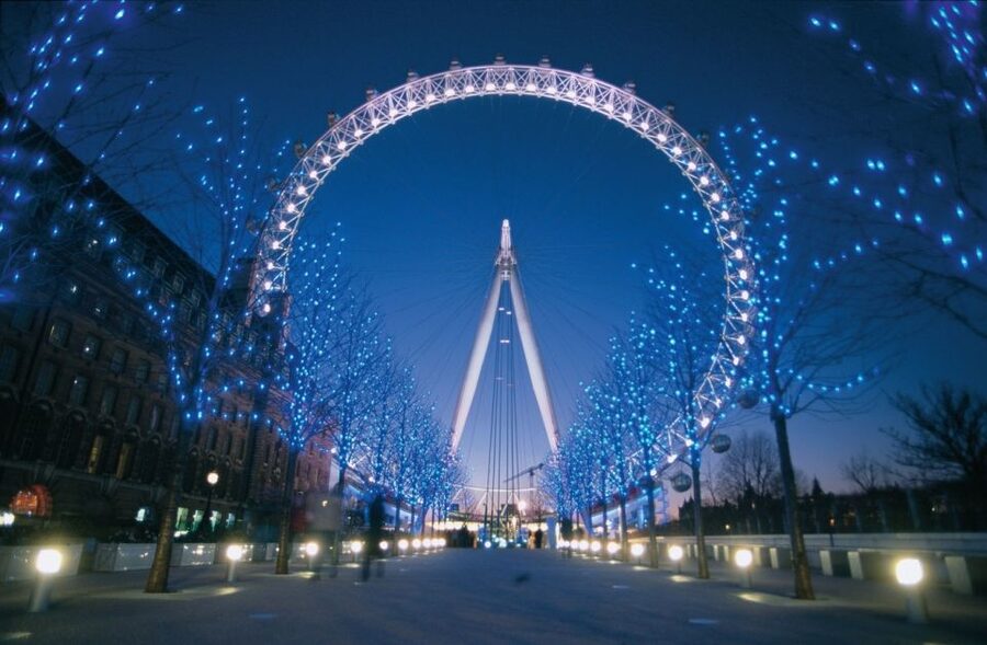 London: Christmas Lights Bus Tour With Live Guide - Comfort rules: what to bring, what not to bring, and what to avoid