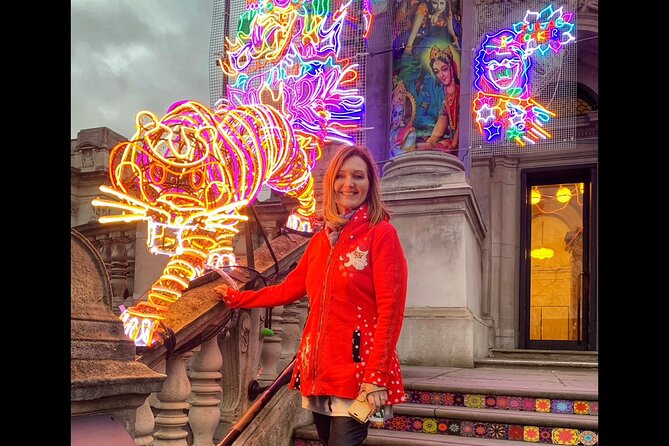 London Christmas Lights Guided Tour by Cab - Stop 3: Bond Street for Peacock-Feather-Style Display and Fancy Window Theater