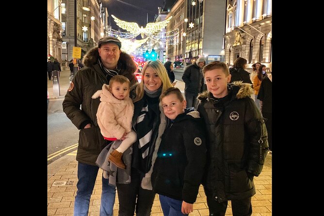 London Christmas Lights Guided Tour by Cab - Stop 4: Trafalgar Square and the Norway Christmas Tree