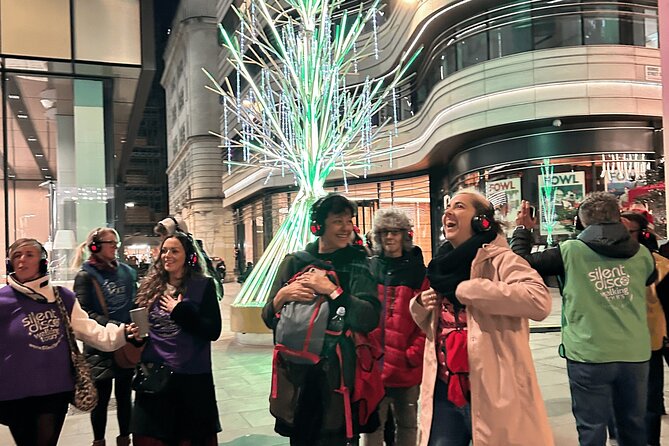 London Christmas Lights Guided Tour With Christmas Music - What you get in 1 hour 45: lights plus a silent disco soundtrack