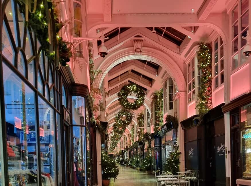 London: Christmas Lights Guided Walking Tour Small Group - Price and value: what $26 buys you in London