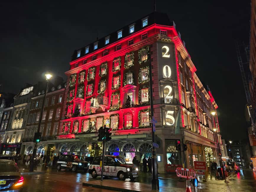 London: Christmas Lights Guided Walking Tour Small Group - Why a guided Christmas lights walk works better than chasing it alone