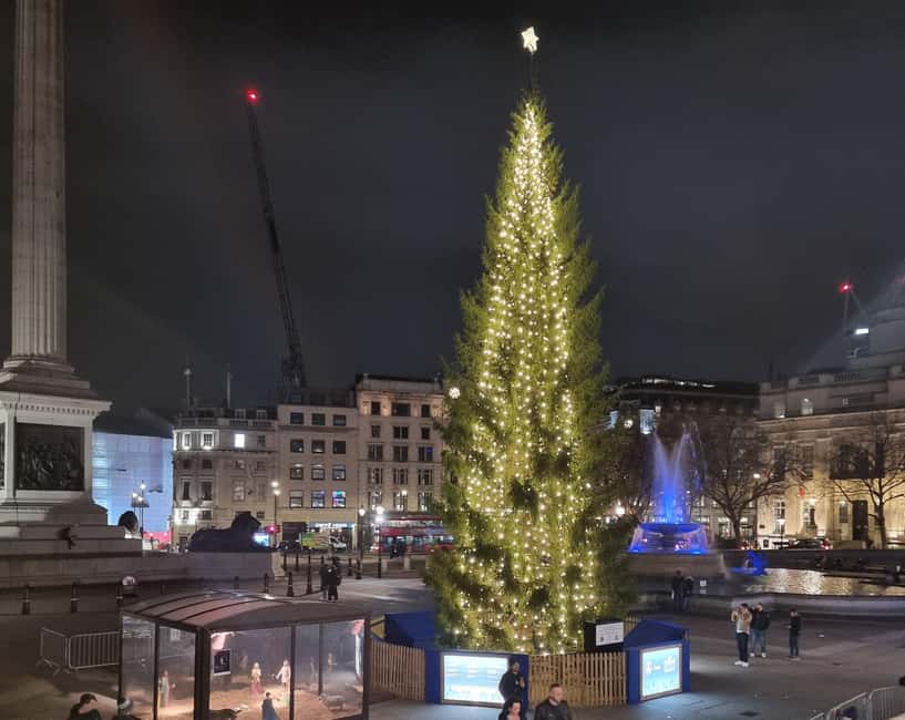 London: Christmas Lights Guided Walking Tour Small Group - Group vibe and the importance of the guide
