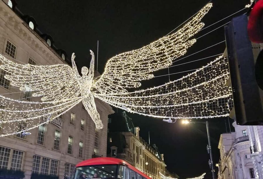 London: Christmas Lights Guided Walking Tour Small Group - Covent Garden start: find the guide and ride the festive wave