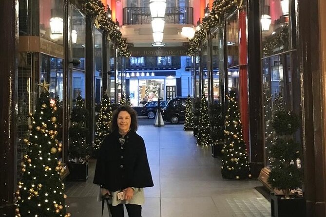 London Christmas Lights Private Tour by Traditional Black Cab - Cab Comfort Reality Check: Group Size and Seating