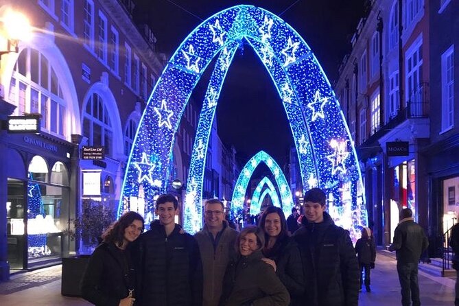 London Christmas Lights Private Tour by Traditional Black Cab - Mayfair, Chelsea, Belgravia, and Kensington: Christmas Windows You Can Actually Enjoy