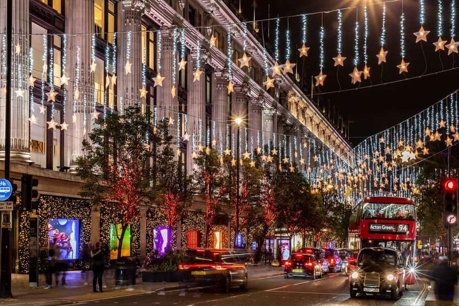London: Christmas Lights Tour by Vintage Bus - Cold-air reality: what to wear on an open-top night