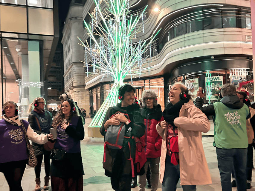 London: Christmas Lights Tour - With Christmas Music - Start and End at Marquis of Granby: Easy to Find, Easy to Repeat
