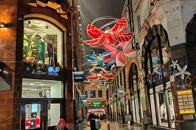 London Christmas Sparkle Private Walking Tour - Piccadilly Circus, Leicester Square, and Seven Dials: Theater Lights with Market Stops