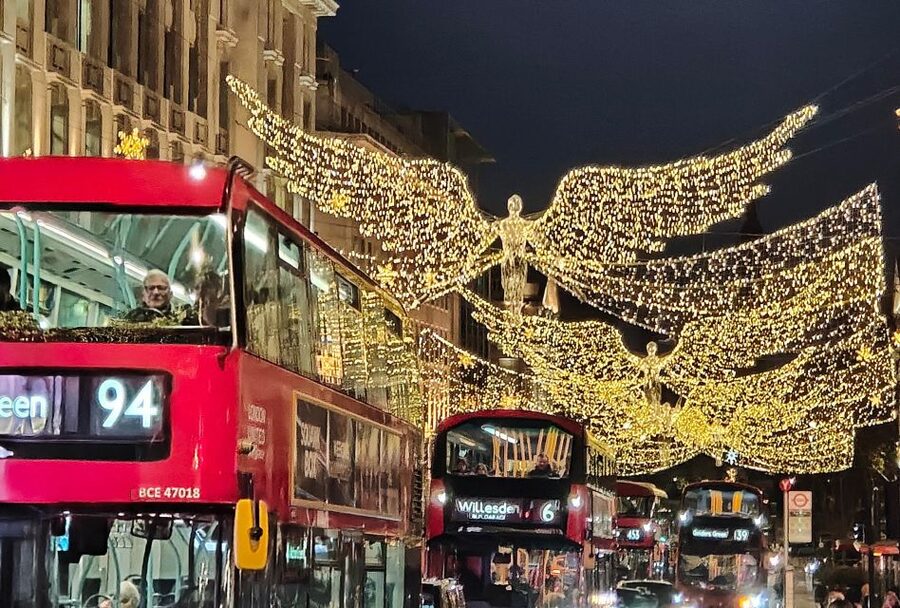 London Christmas Sparkle Walking Tour Small Group - Londinium first: how a 2000-year city sets the holiday mood
