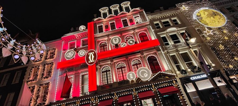 London Christmas Sparkle Walking Tour Small Group - Carnaby, arcades, and a secret market for picture stops