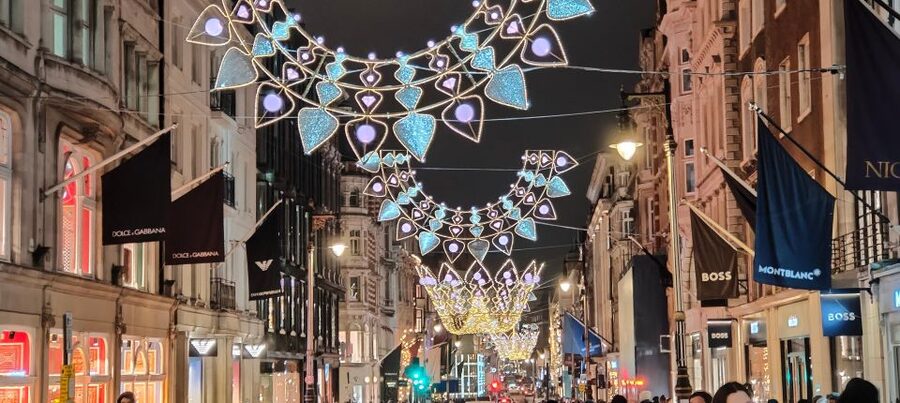 London Christmas Sparkle Walking Tour Small Group - Covent Garden’s Christmas tree moment you can plan around