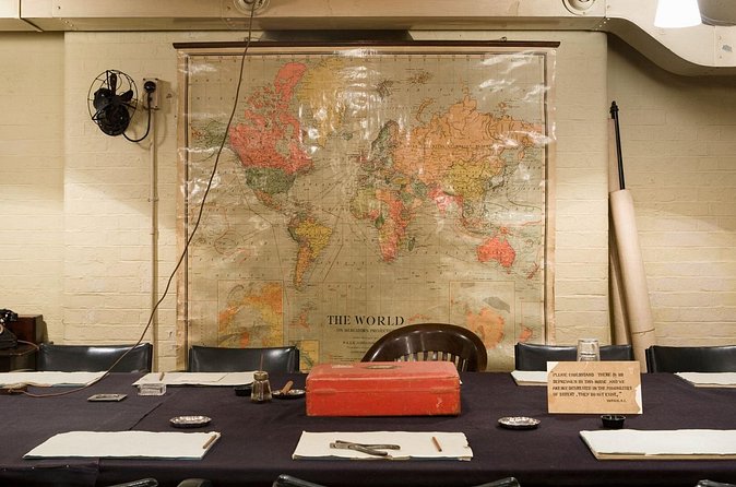 London: Churchill War Rooms Ticket & Political London Audio Tour - Sightseeing App Between Stops: A Simple Way to Keep Moving