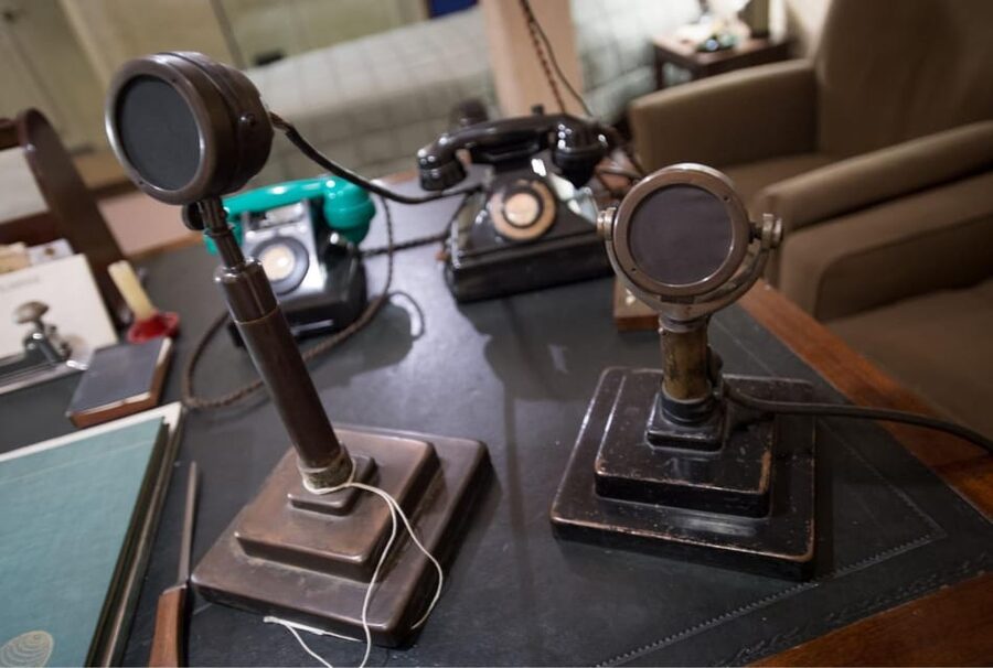 London: Churchill War Rooms Ticket & Political London Audio - The audio guide setup: headphones, QR code, and phone comfort