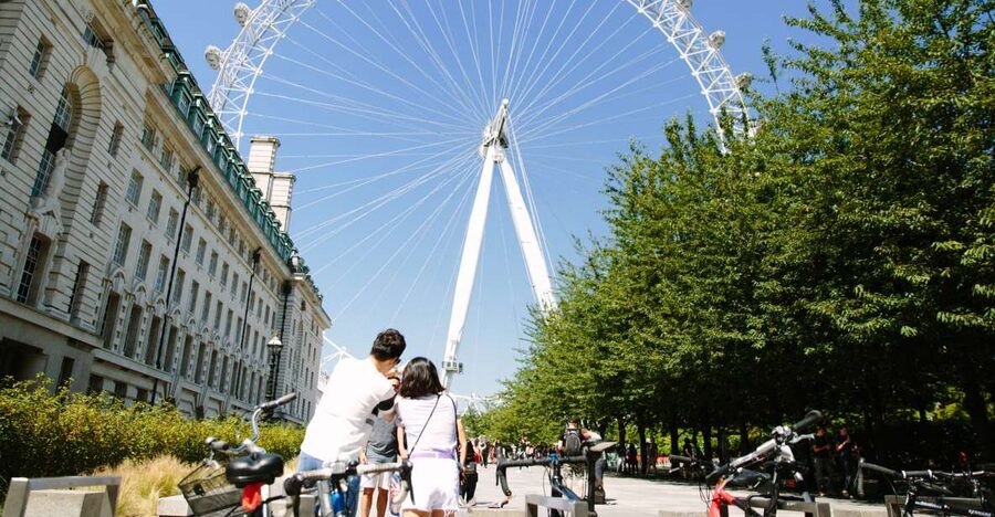 London: City Highlights Guided Bike Tour - Finding your start point by Waterloo Station (and not losing time)