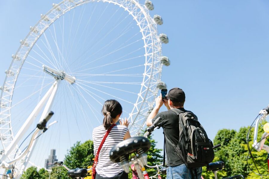 London: City Highlights Guided Bike Tour - Your 2-hour route: City highlights that actually connect