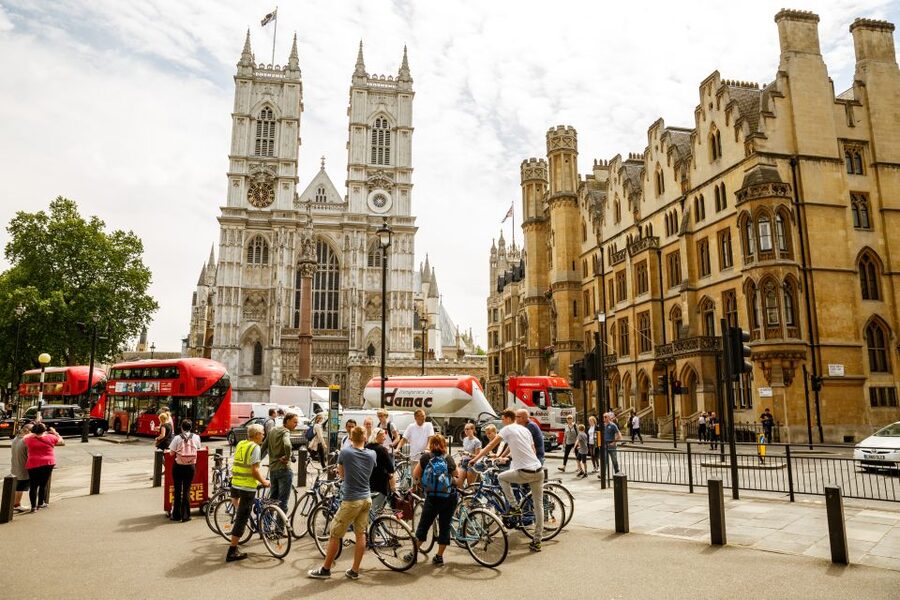 London: Classic Gold 3.5-Hour Bike Tour - Buckingham Palace when the schedule allows: Changing of the Guard odds