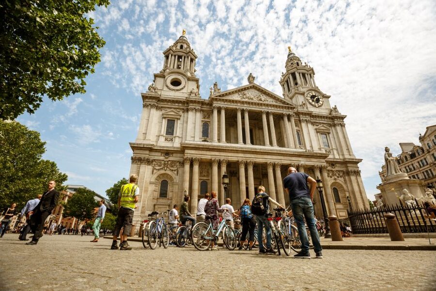 London: Classic Gold 3.5-Hour Bike Tour - Covent Garden stop: street theater pause and a real break