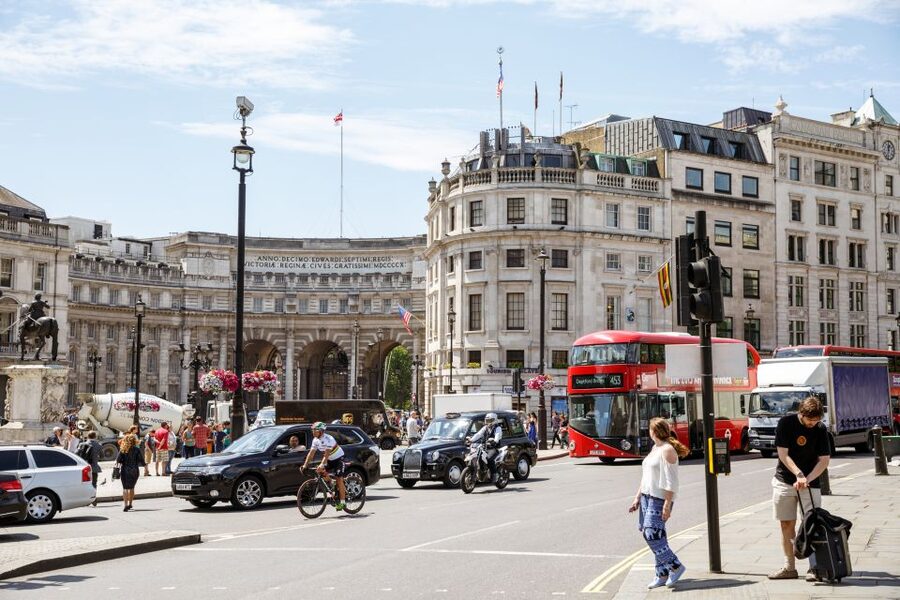 London: Classic Gold 3.5-Hour Bike Tour - Westminster by bike: Parliament, Westminster Abbey, and the Thames crossings