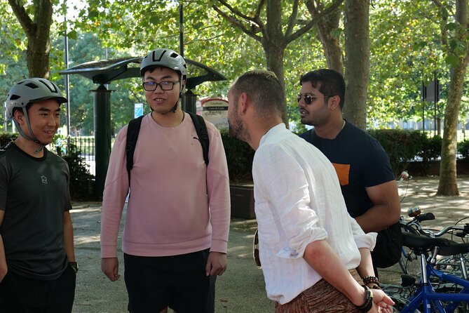 London Classic Landmarks Bike Tour with Local Guide - The legal district and Smithfield Market break where you can reset