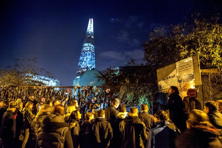 London: Comedy Horror Ghost Tour on a Bus - South of the river: Tower of London and London Bridge moments
