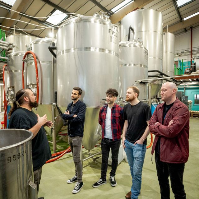 London: Craft Brewery Tour with Tasting of 4 Beers - The mezzanine terrace tasting: how the four beers are served