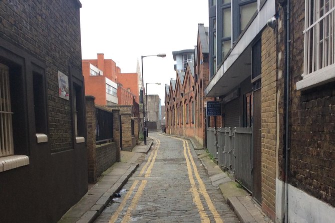 London Crimes And Punishment Private Walking Tour - Brick Lane and Pye Corner: religion, refugees, and a statue that warns of fire