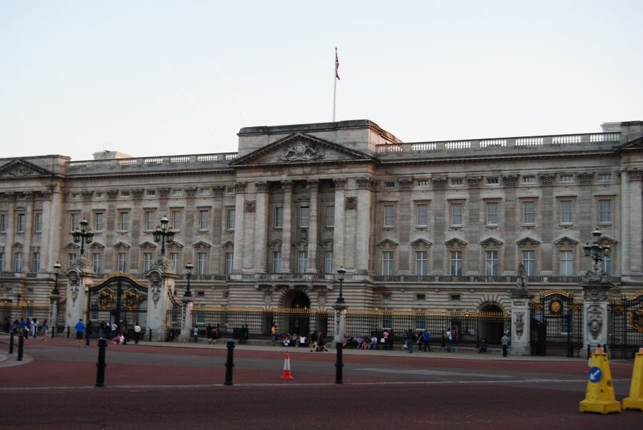 London: Customizable Walking Tour with Private Guide - Whitehall walk to Trafalgar Square and the National Gallery zone