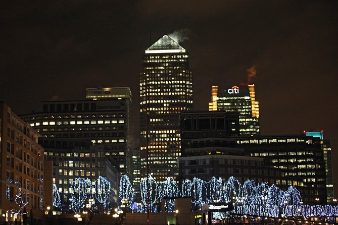 London Dinner Cruise on the Thames River - Dinner, live music, and the dance-floor reality check