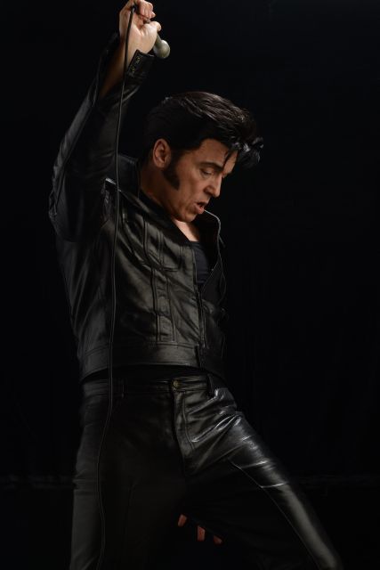 London: Dinner Cruise with Elvis Tribute on the Thames River - Why this Thames dinner cruise hits the sweet spot