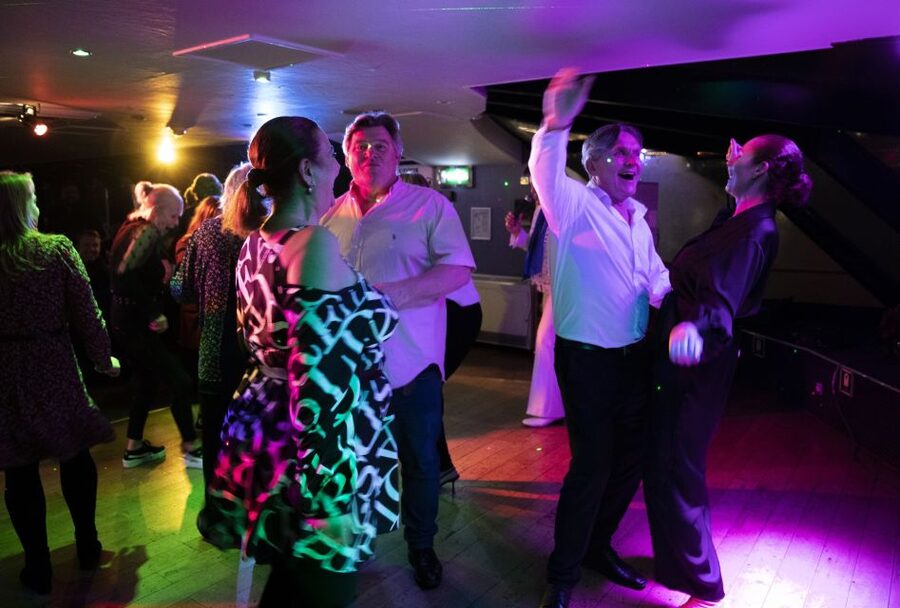 London: Dinner Cruise with Elvis Tribute on the Thames River - Timing expectations: the 3-hour plan vs. how it can feel