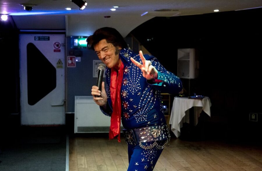 London: Dinner Cruise with Elvis Tribute on the Thames River - Who this cruise suits best (and who it doesn’t)