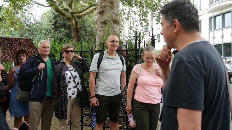 London: Downton Abbey Guided Walking Tour - Anna and Bates, plus Edith and Gregson: plot reenactments on real London steps
