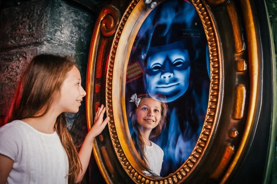London: DreamWorks Shrek's Adventure Tour - Boarding the Magical Flying 4D Bus with Donkey