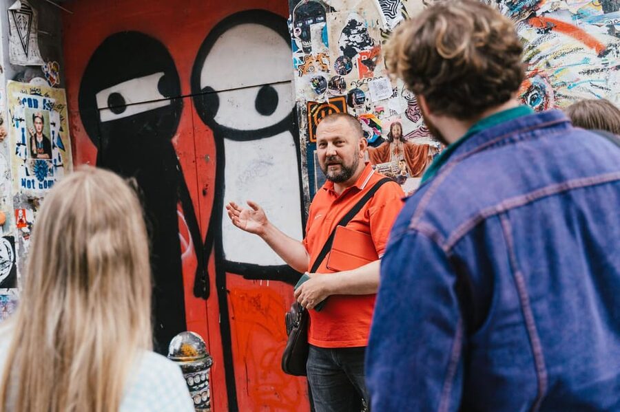 London: East End Instagrammable Street Art & Graffiti Tour - Dray Walk and Allens Gardens: art trends you can spot in the open