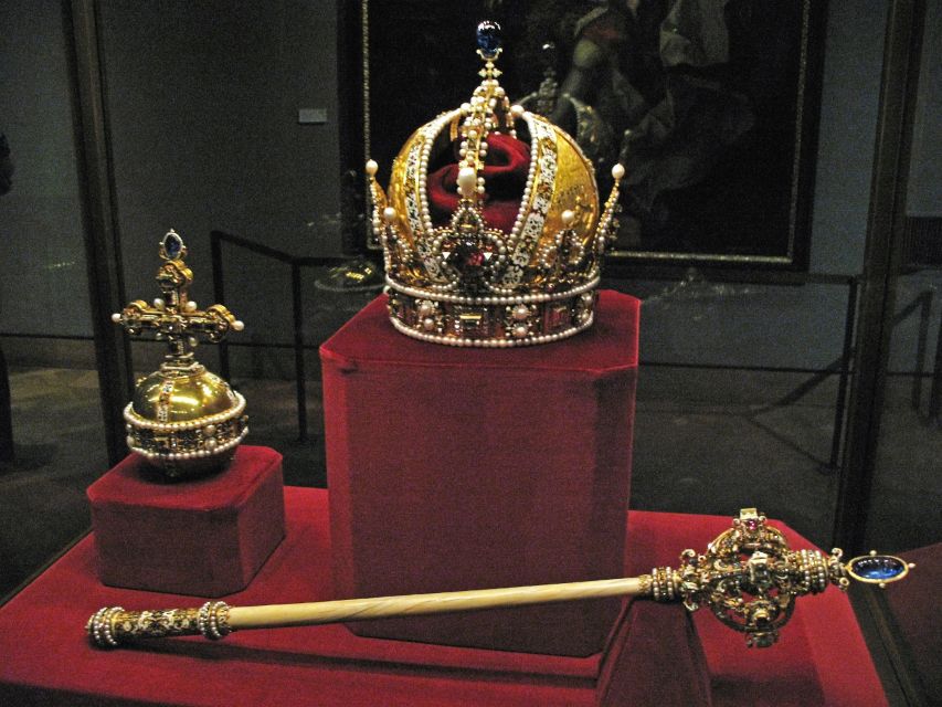 London: Easy Access Tower of London and Crown Jewels Tour - White Tower and Tower Armory: royal power through military structure