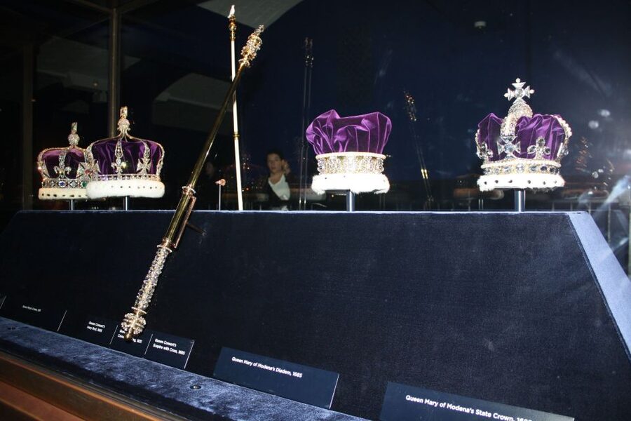 London: Easy Access Tower of London and Crown Jewels Tour - What the 3–4 hour schedule feels like in real life