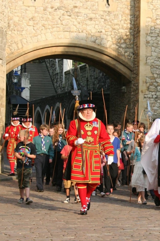 London: Easy Access Tower of London and Crown Jewels Tour - Languages, guide style, and what to listen for
