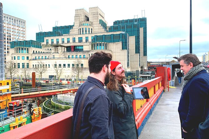 London Espionage, James Bond and Spies Walking Tour - Tour logistics: 2 hours, small groups, and an iPad that matches the streets