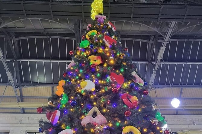 London Exclusive Christmas Lights Guided Tour by Black Cab - Hamleys: the toy-store Christmas magic stop