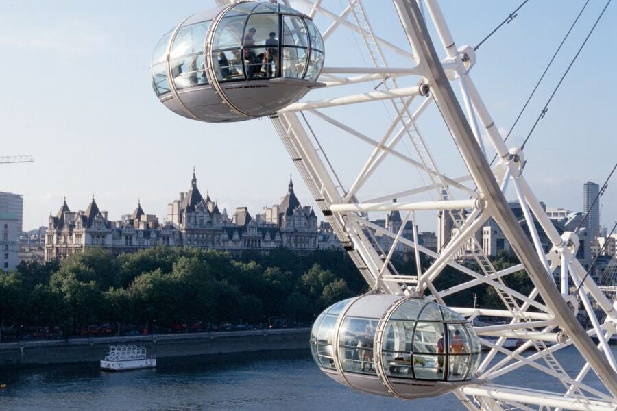 London Eye Private Capsule Experience for Couples or Groups - Optional champagne and extra hosting: how to add it