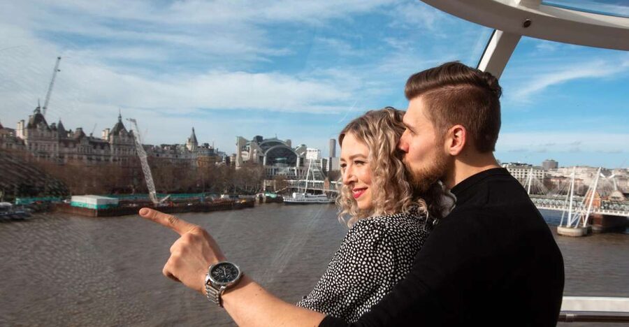 London Eye Private Capsule Experience for Couples or Groups - Fast-track entry and your London Eye experience host