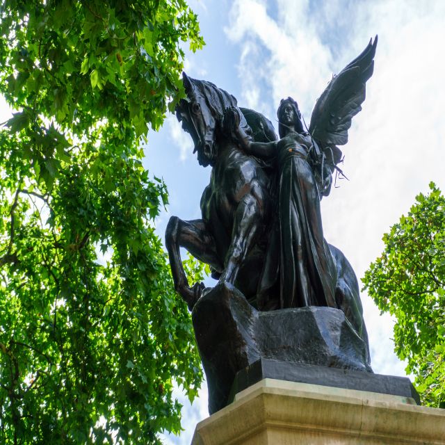 London Family-Friendly Walking Tour with Fun Activities - Changing of the Guards timing: catch 10:45 AM when it lines up