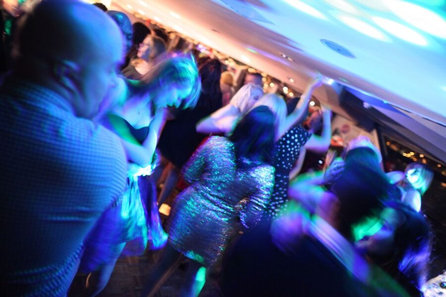 London: Festive New Year’s Eve 4-Course Dinner Cruise - Check-in and onboard organization: smooth for some, chaotic for others