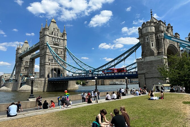 London for Kids Full Day with Westminster Abbey & Tower of London - Trafalgar Square: the Nelson Column stop that keeps the momentum