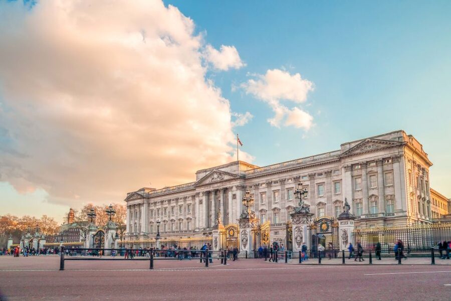 London: Full-Day London Bus Tour - The Tower of London and Crown Jewels With a Beefeater Angle