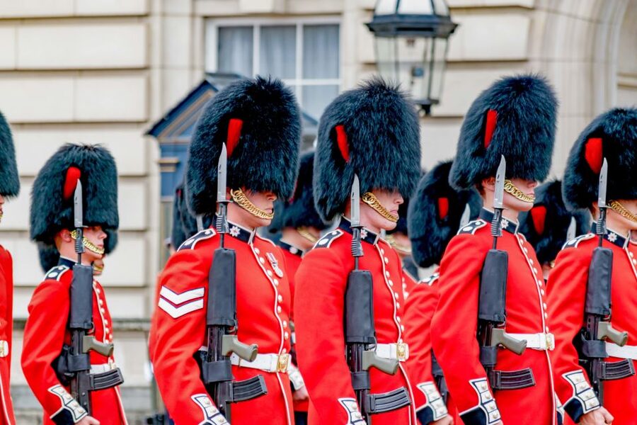 London: Full-Day Sightseeing Bus Tour with River Cruise - Tower of London with a Yeoman Warder: drama, defense, and Crown Jewels context