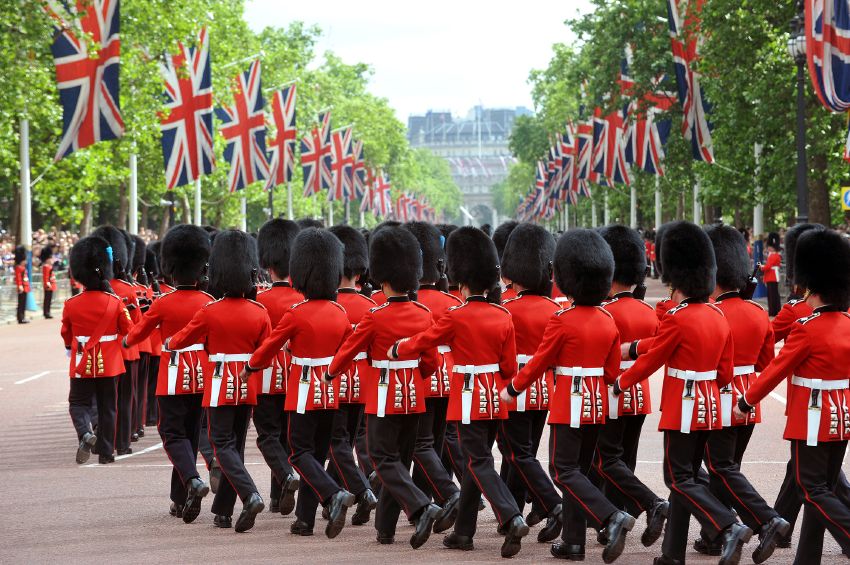 London Full-Day Tour by Black Cab - Pickup, private group size, and how the 8 hours usually flow