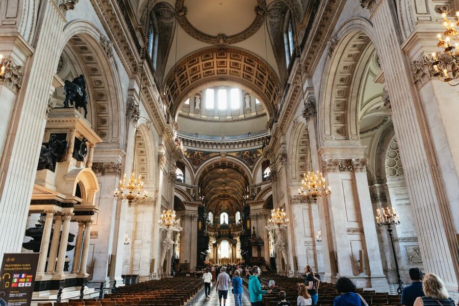 London: Full Day Tower, St. Paul's, Cruise & Eye Experience - Westminster Abbey, Big Ben, and Buckingham Palace: photo stops that set the scene